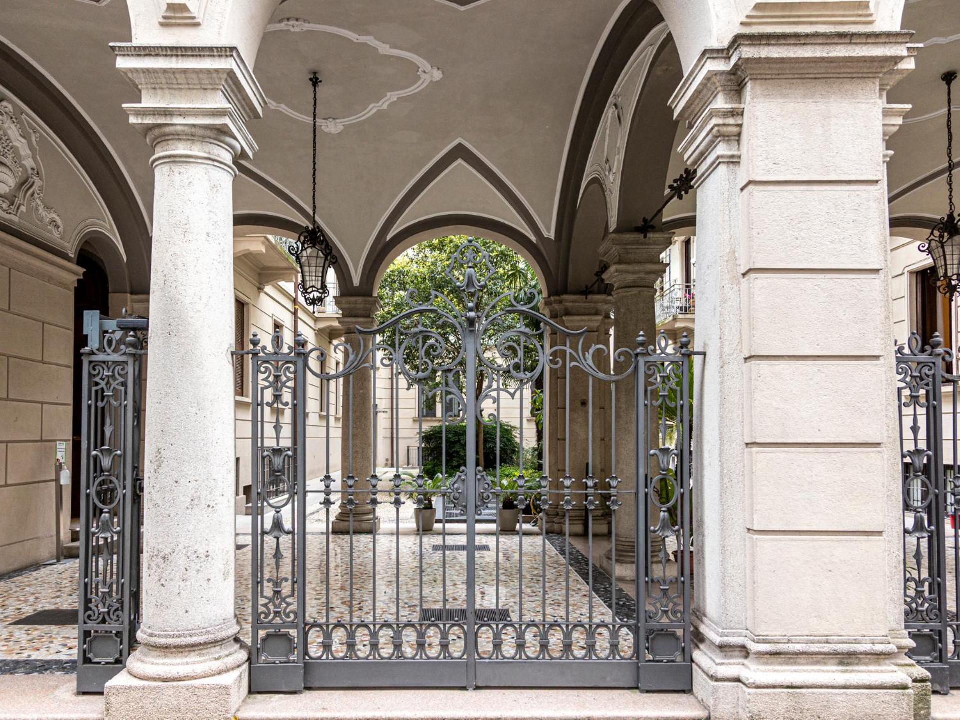 Luxury Sant'Ambrogio Apartment Milano Ngoại thất bức ảnh